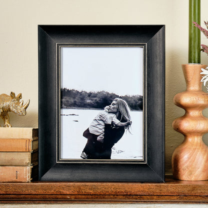 Kenro Emilia Classic Photo Frame Black lifestyle