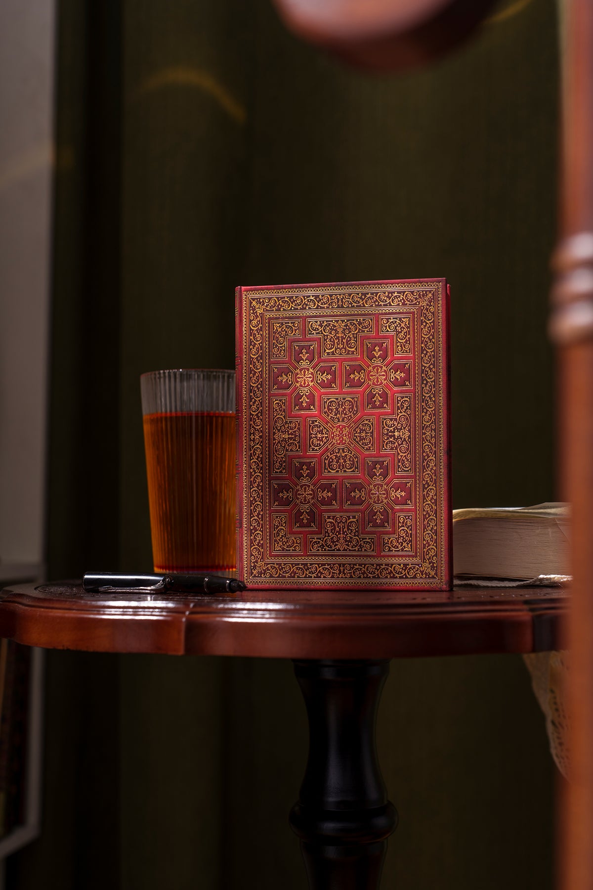 Paperblanks War of the Roses Grande Hardback Journal – Plain, 128 Pages – lifestyle image