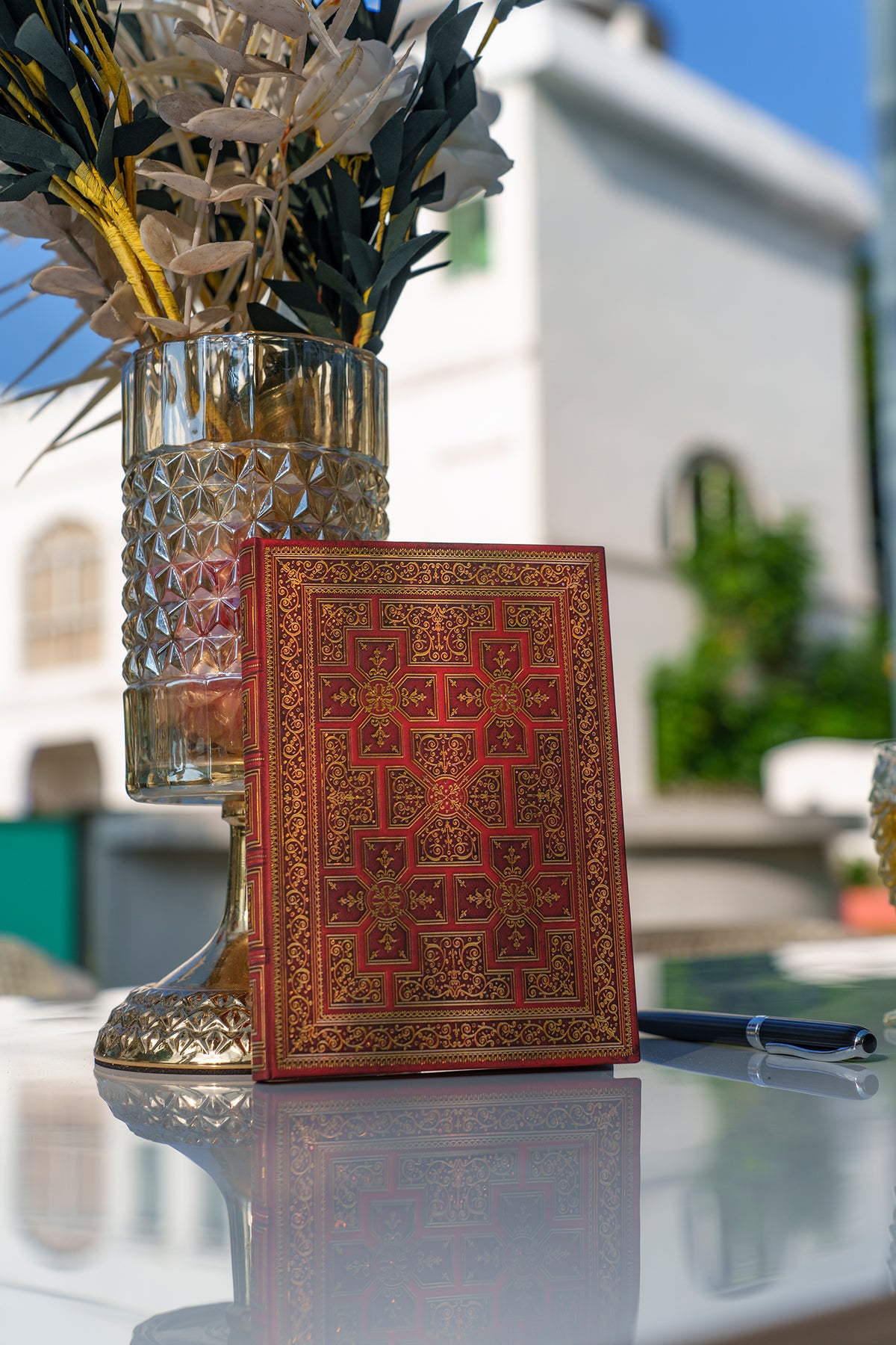 Paperblanks War of the Roses Grande Hardback Journal – Plain, 128 Pages – lifestyle image