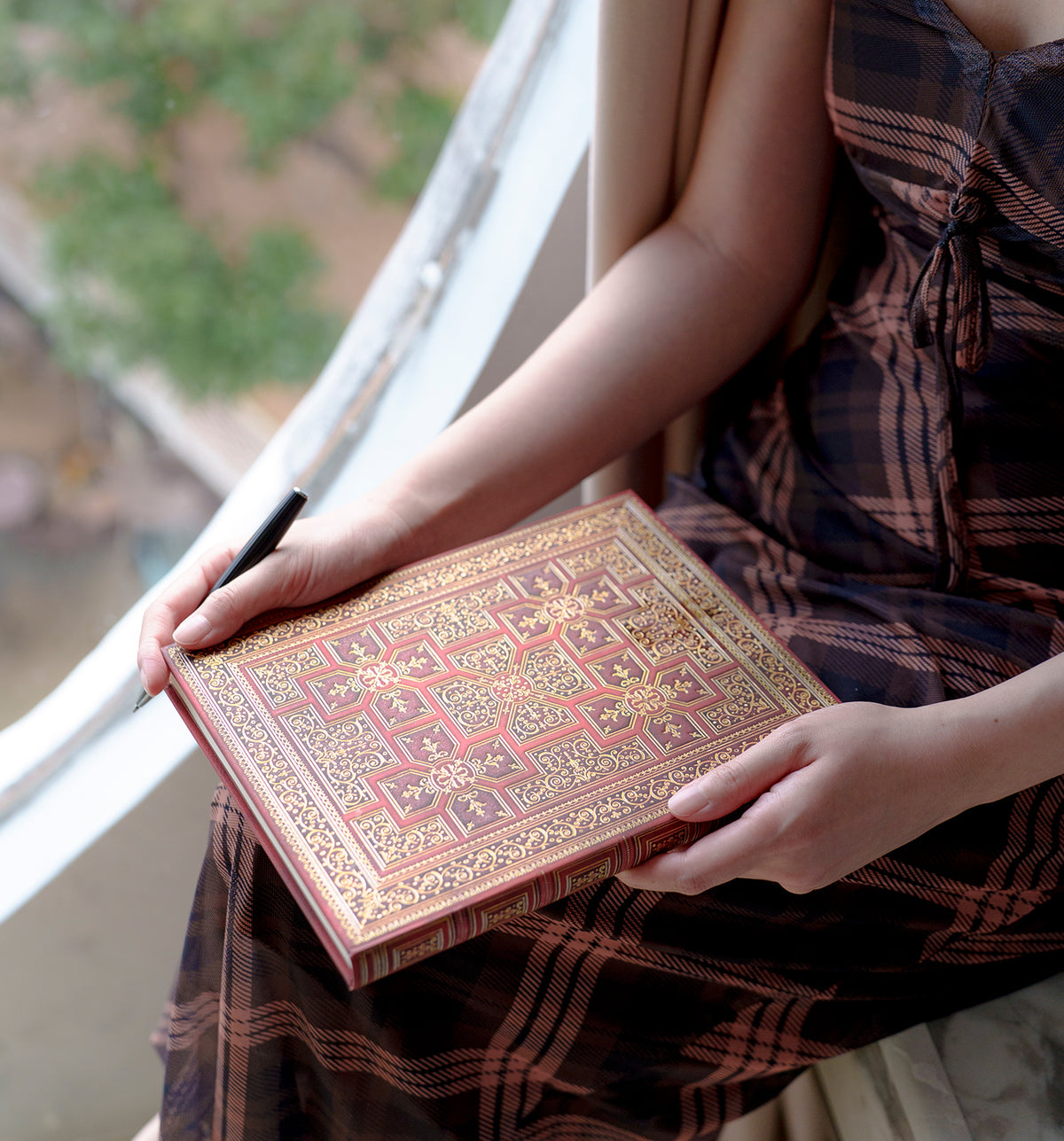 Paperblanks War of the Roses Ultra Hardback Journal – Lined, 144 Pages – lifestyle image