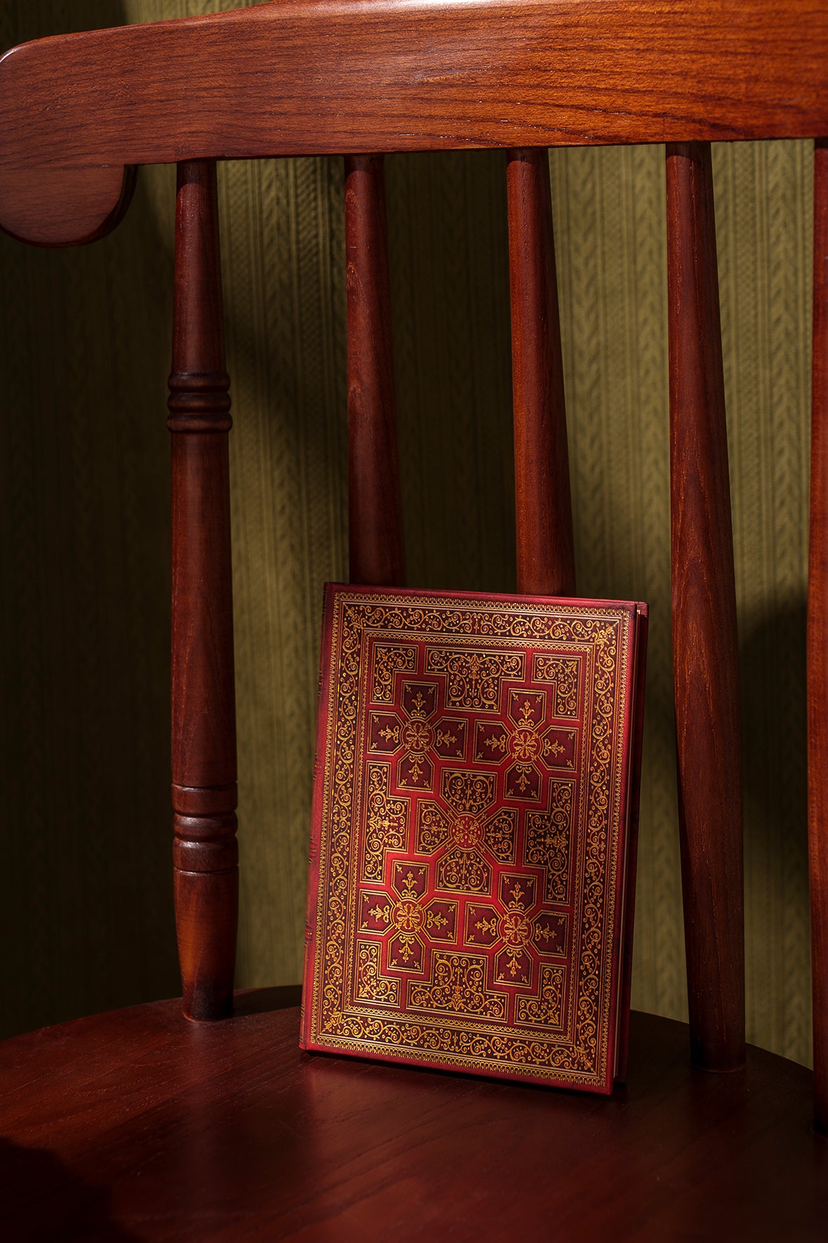 Paperblanks War of the Roses Mini Hardback Journal – Lined, 176 Pages – lifestyle image