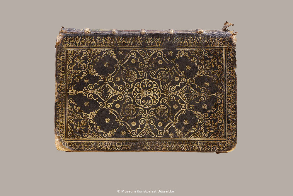 Paperblanks Azure Midi Softback Flexi Journal – Plain, 176 Pages – design detail