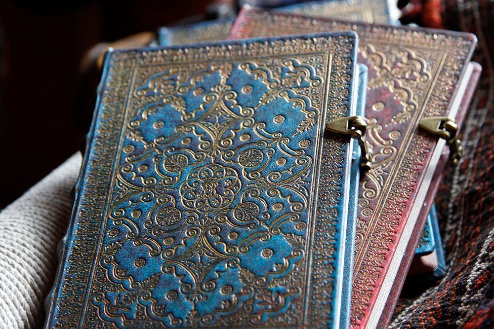 Paperblanks Azure Midi Softback Flexi Journal – Plain, 176 Pages – design detail