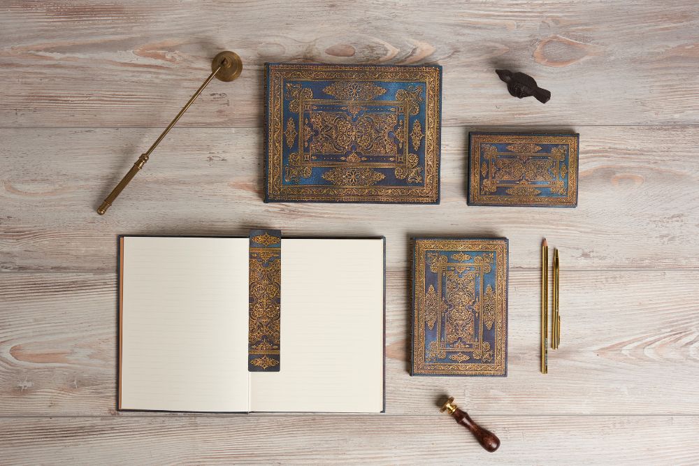 Paperblanks Blue Luxe Hardback Guest Book – Plain, 144 Pages – design detail