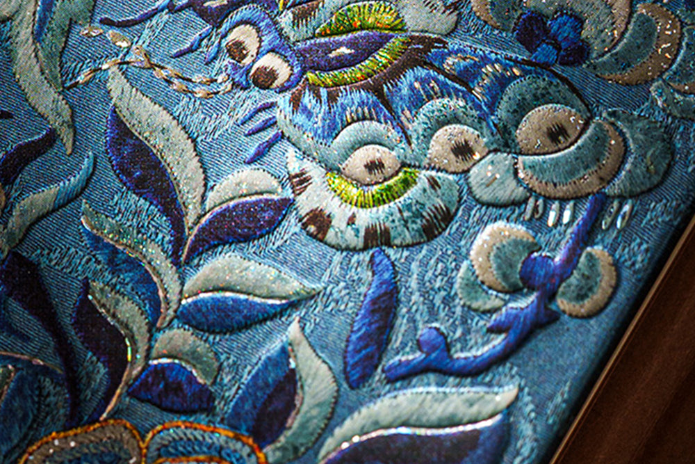 Paperblanks 2027 Blue Willow Midi Softback Flexi Diary – Week-to-View Vertical – design detail