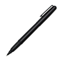 OHTO CR01 ceramic rollerball pen in Matt Black – detail view