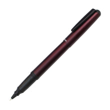 OHTO CR01 ceramic rollerball pen in Matt Wine – detail view