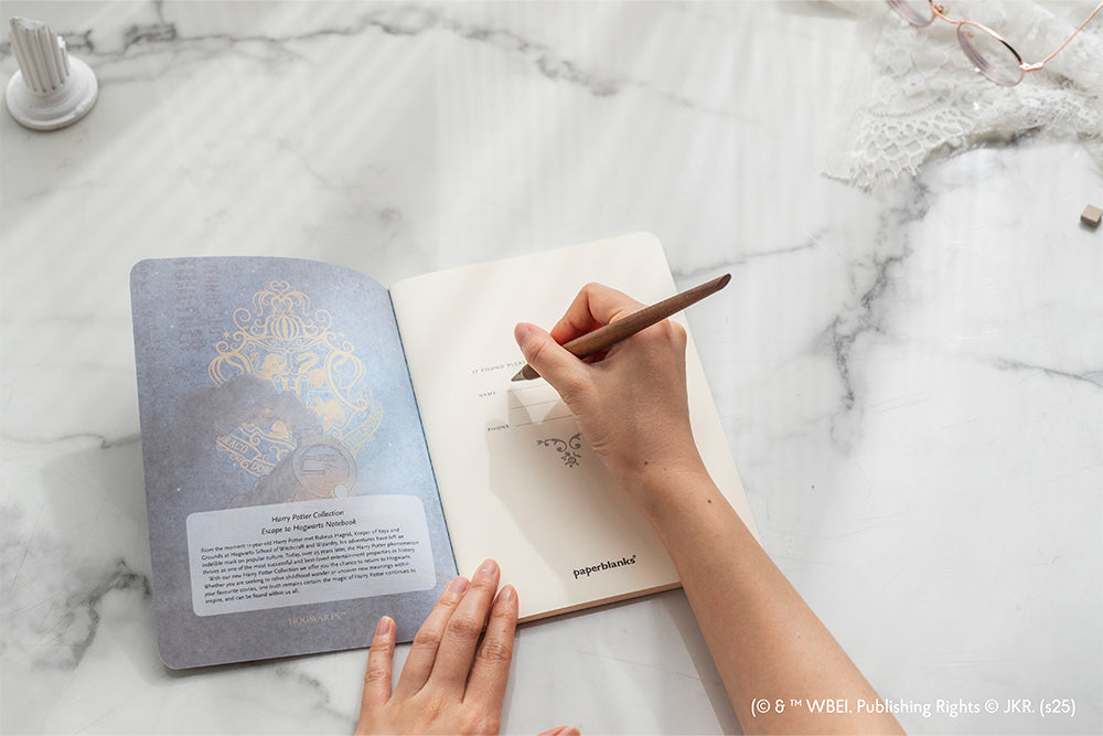 Paperblanks Escape to Hogwarts Notebook A4 Cahier Notebook – Squared – design detail