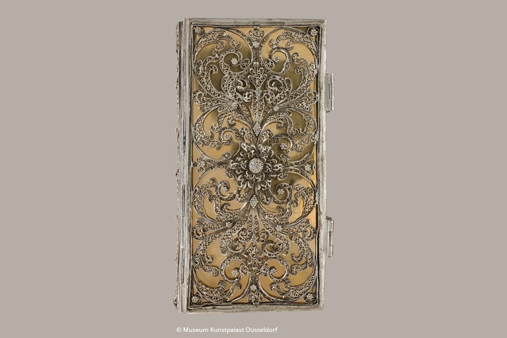 Paperblanks Garnet Ultra Softback Flexi Journal – Plain, 176 Pages – design detail
