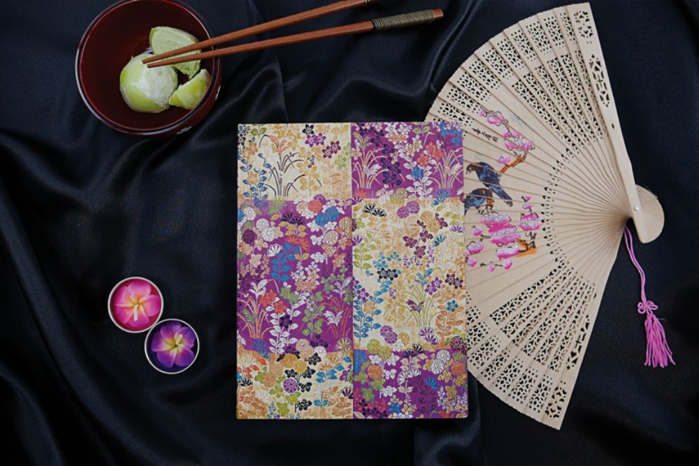 Paperblanks Kara-ori Pink Ultra Softback Flexi Journal – Plain, 176 Pages – design detail