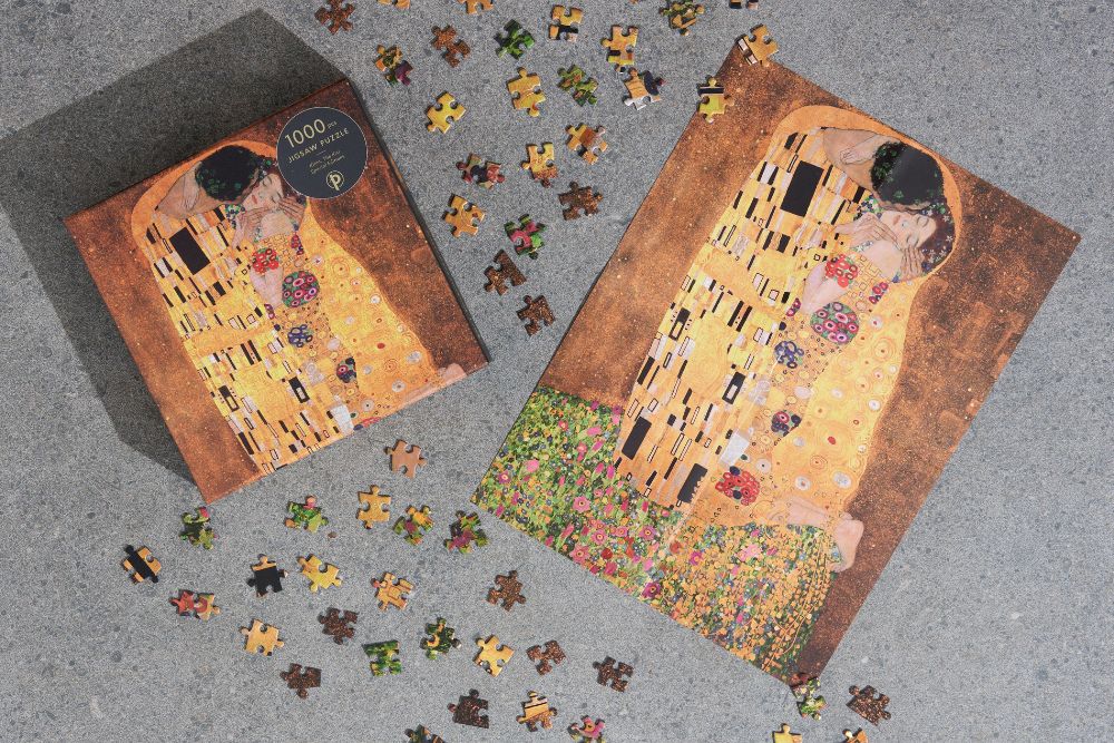 Paperblanks Klimt, The Kiss Bookmark – design detail