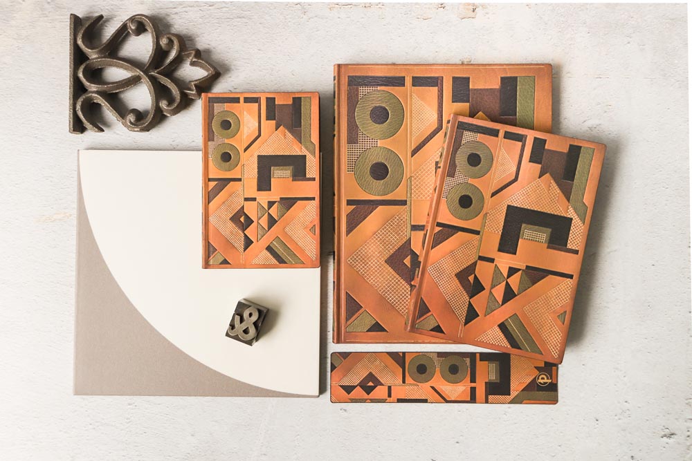Paperblanks Moutarde Midi Softback Flexi Journal – Plain, 176 Pages – design detail