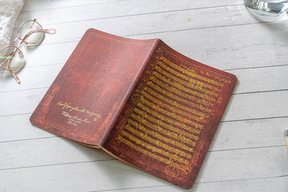 Paperblanks Mozart, The Hunt A5 Cahier Notebook – Music Manuscript – design detail