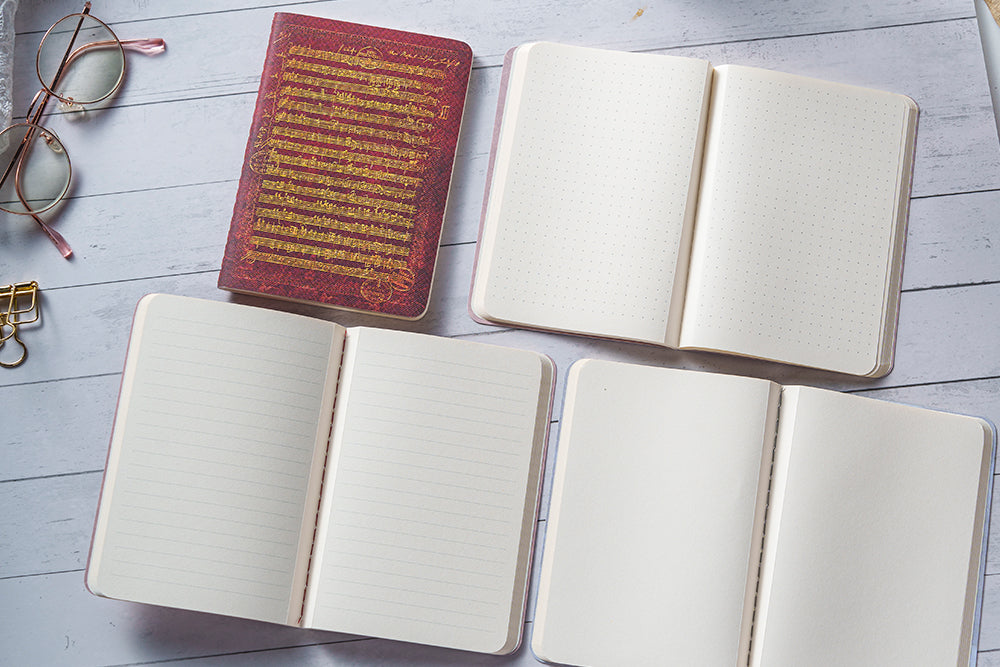 Paperblanks Mozart, The Hunt A4 Cahier Notebook – Dot Grid – design detail