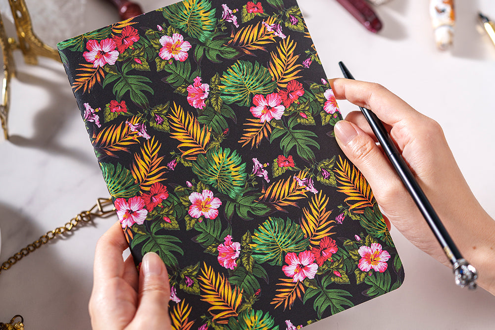 Paperblanks Nani A5 Cahier Notebook – Squared – design detail