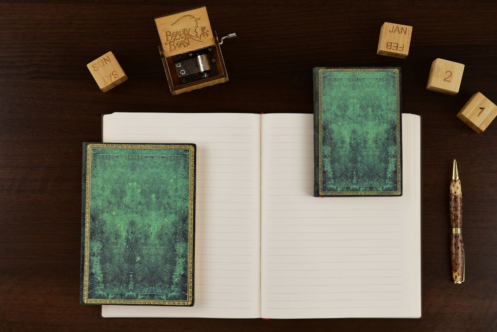 Paperblanks Pacific Blue Midi Softback Flexi Journal – Dot Grid, 176 Pages – design detail