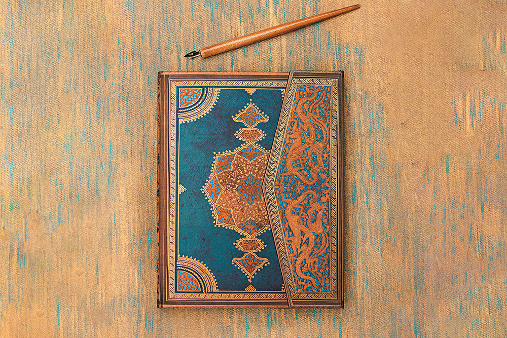 Paperblanks 2027 Safavid Indigo Midi Hardback Diary – Week-to-View Horizontal – design detail