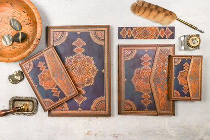 Paperblanks 2027 Safavid Indigo Midi Hardback Diary – Week-to-View Horizontal – design detail