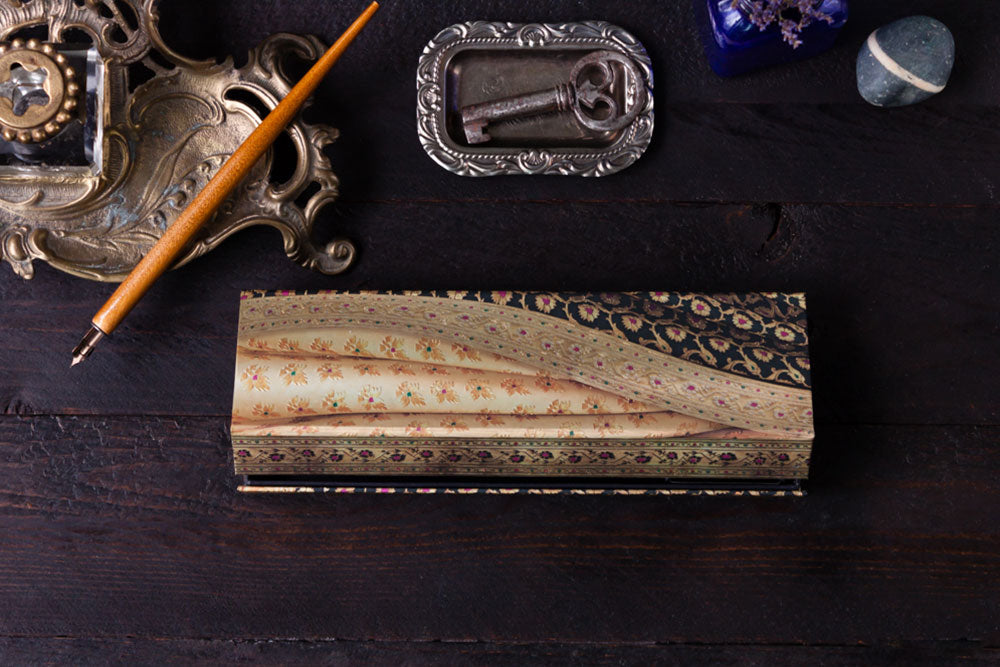 Paperblanks Siyah Midi Hardback Journal – Lined, 144 Pages – design detail