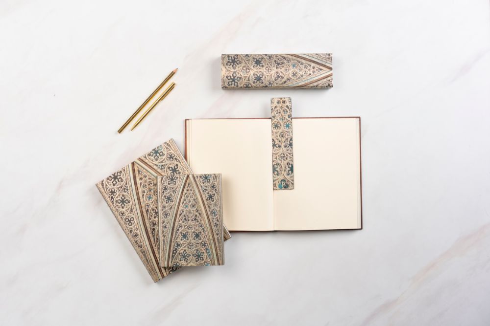 Paperblanks 2027 Vault of the Milan Cathedral Mini Hardback Diary – Week-to-View with Notes (Verso) – design detail