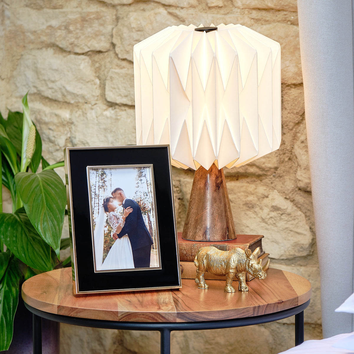 Kenro Whisper Prestige black and gold frame lifestyle